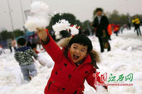 南昌國展中心上演枕頭大戰(zhàn)(圖5)